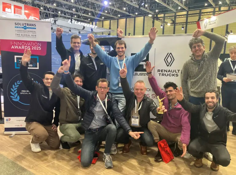 Kleuster, le fabricant français de vélos cargo électriques en partenariat avec Renault Trucks, annonce aujourd’hui que le Kleuster 350 a reçu l’I-nnovation Award dans la catégorie vélo cargo à SOLUTRANS 2025, le salon de référence européen pour les solutions de transport routier et urbain.