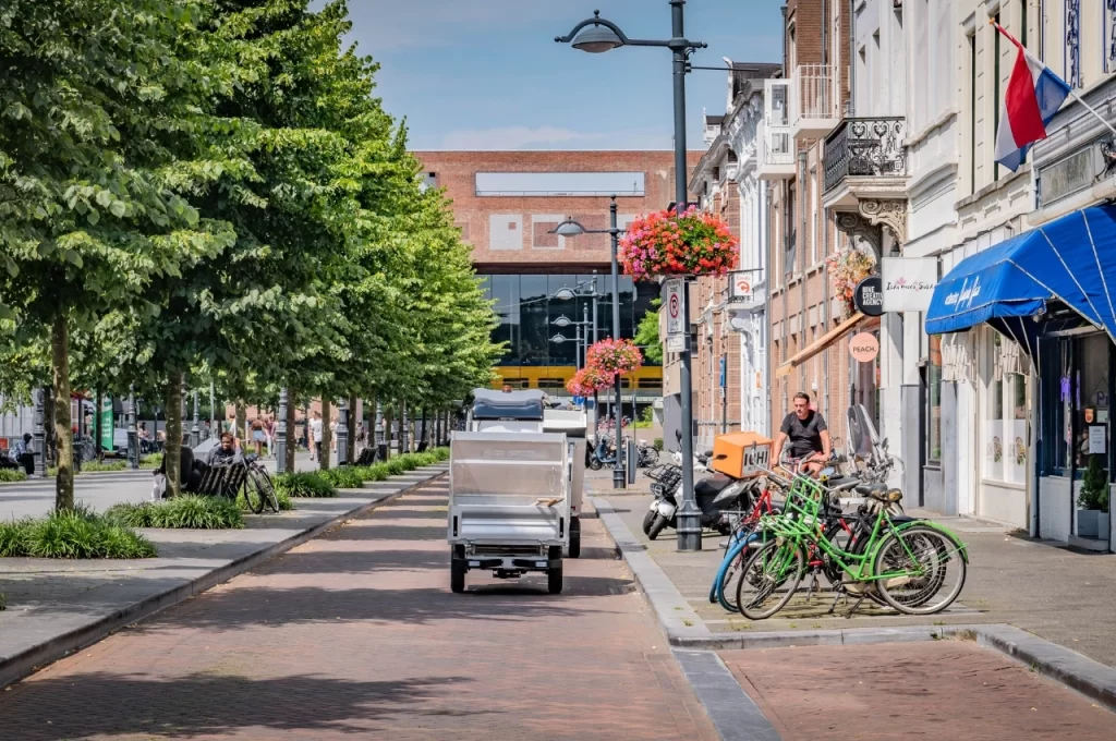 Le vélo cargo avec plateau pour les déplacements en hypercentre