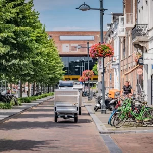 Le vélo cargo avec plateau pour les déplacements en hypercentre