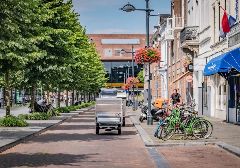 Le vélo cargo avec plateau pour les déplacements en hypercentre
