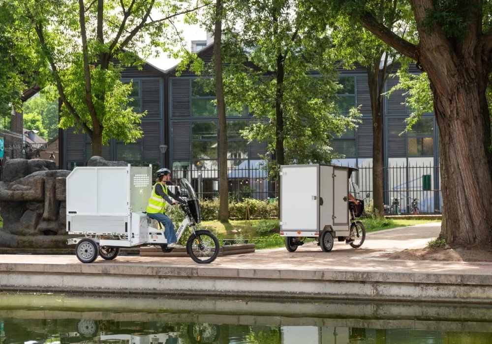 Vélo cargo professionnel pour l'entretien des espaces verts