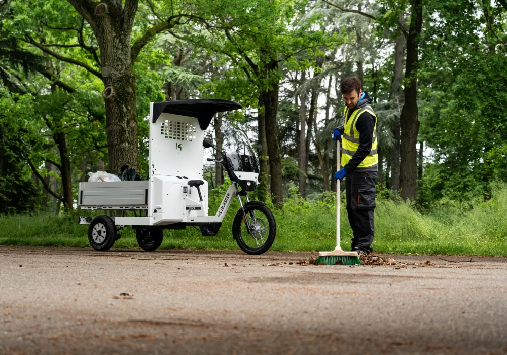 Vélo cargo professionnel pour l'entretien des espaces verts