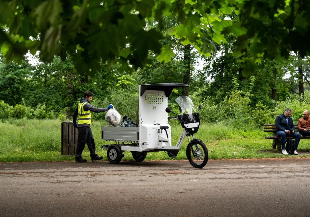 Vélo cargo professionnel pour l'entretien des espaces verts