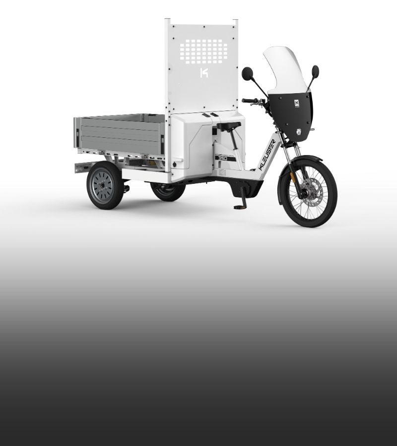 PICK-UP 350           Découvrez le modèle Pick-up 350, disponible en plateau simple, avec ou sans ridelles, et en version bâchée.