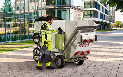 300kg de charge, 1,2m³ de volume, déversement automatique